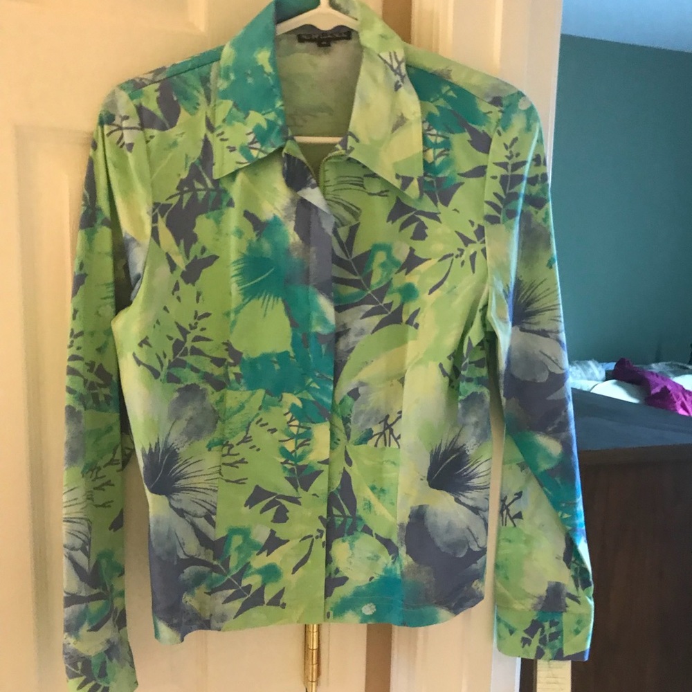 Lightweight collared zip up jacket